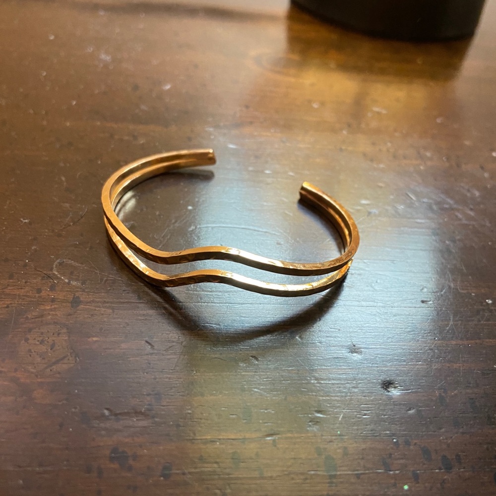 NWT gold wave bangle